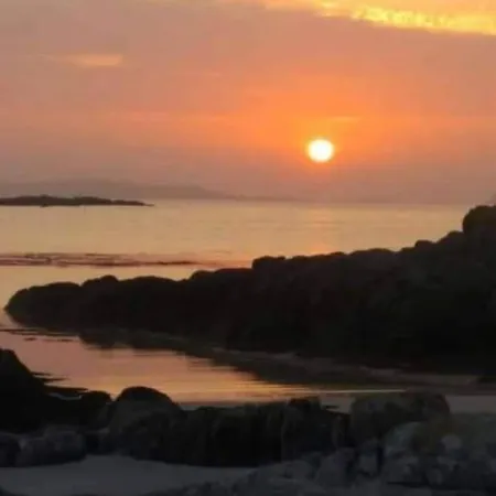 Drop Anchor House, Spacious 3 Bedroom Apartment, Fabulous Sea Views Cleggan