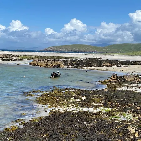 Drop Anchor House, Spacious 3 Bedroom Apartment, Fabulous Sea Views Cleggan