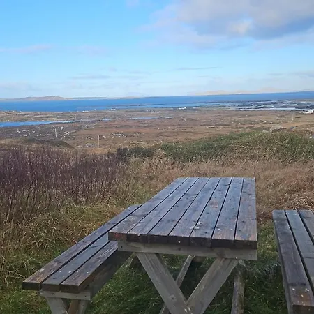 Drop Anchor House, Spacious 3 Bedroom Apartment, Fabulous Sea Views Cleggan