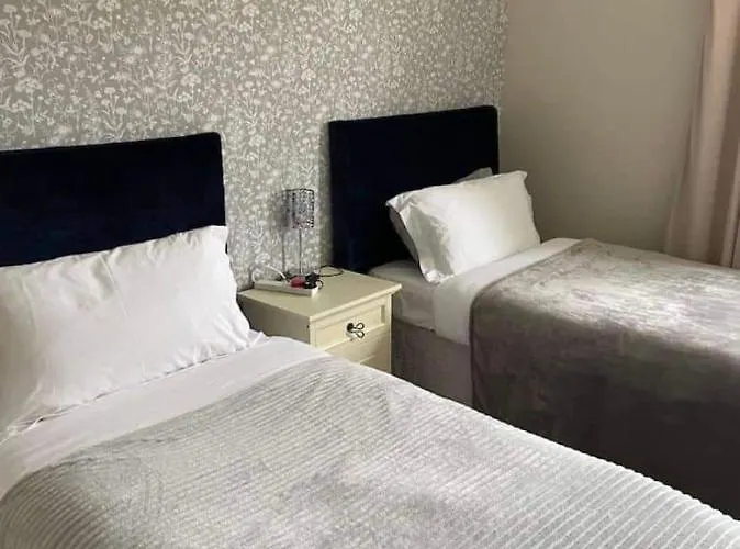 Drop Anchor House, Spacious 3 Bedroom Apartment, Fabulous Sea Views * Cleggan